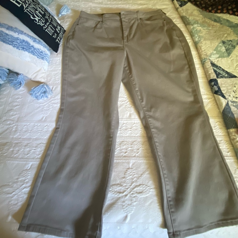 NYDJ Cropped Joni NWOT